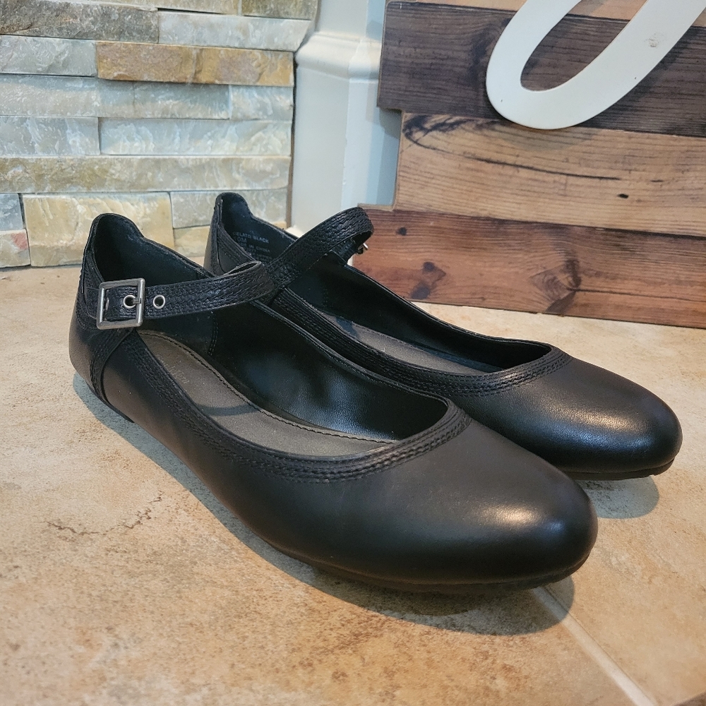 Simply Vera Wang Black Leather Mary Jane Flats